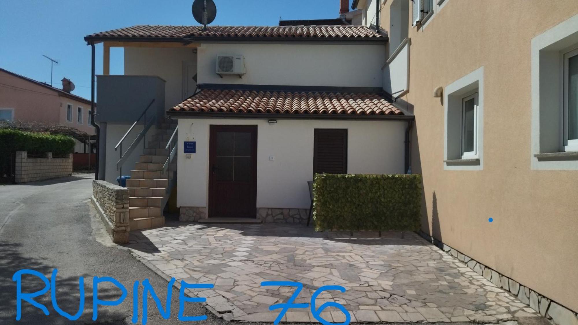 Apartment Uki Premantura Exterior photo